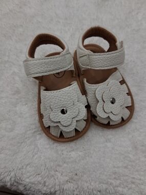 Kids White Flower Applique Sandals